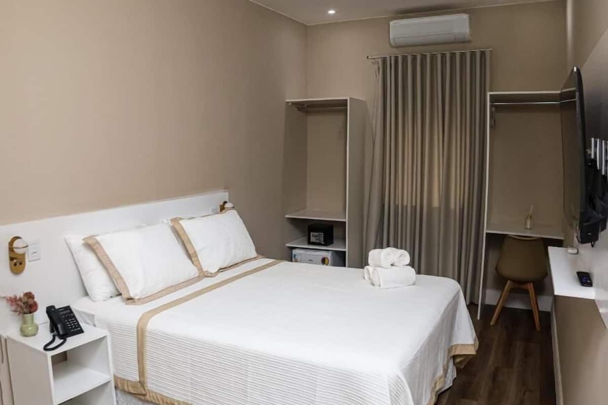 Brankas, Wi-Fi gratis, dan seprai linen