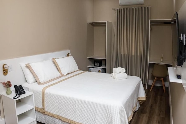 Caja fuerte, wifi gratis, ropa de cama