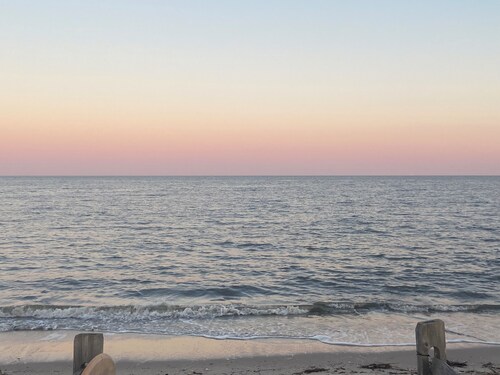 BAYDREAMER is PET FRIENDLY and close to the water