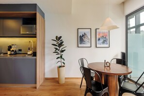 Apartment, 1 Queen Bed, Non Smoking, City View | Private kitchen - Urbanista (Mexico City)