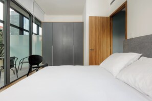 Appartement, 1 queensize bed, niet-roken, uitzicht op de stad | Een strijkplank/strijkijzer, gratis wifi, beddengoed