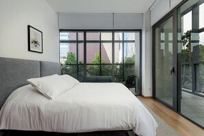 Apartment, 1 Queen Bed, Non Smoking, City View | Iron/ironing board, free WiFi, bed sheets - Urbanista (Mexico City)