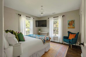 4 bedrooms, iron/ironing board, travel crib, free WiFi - Poolside Funhouse with Arcade, Billiard, Poker (Austin)