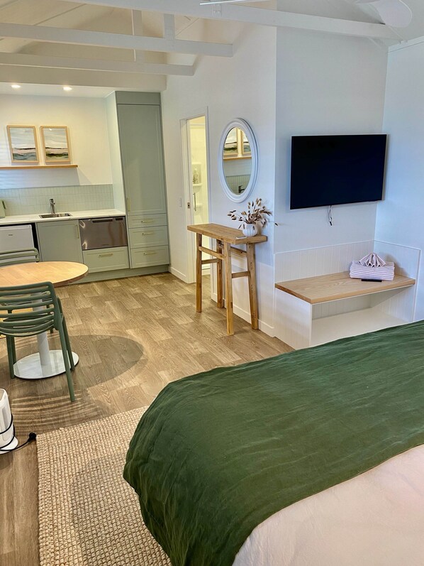 1 bedroom, WiFi, bed sheets - Luxe Studio 1 @ The Quarters (Tūrangi)