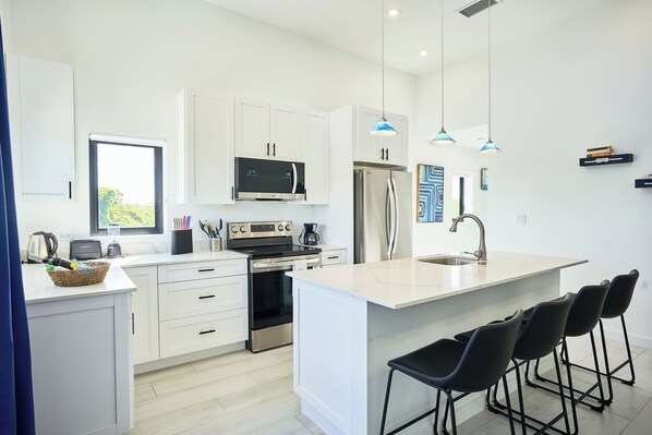 Apartamento superior | Zona de estar | Smart TV de 43 pulgadas con canales digitales, Netflix