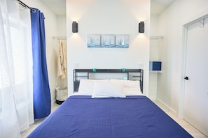 Superior Apartment | In-room safe, desk, laptop workspace, blackout drapes - The Place (Old Man Bay)