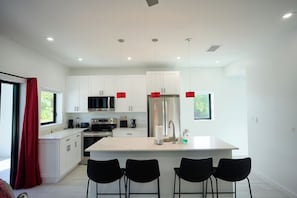 Standard Apartment | Private kitchen | Full-sized fridge, microwave, oven, stovetop