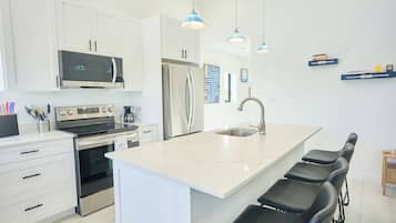 Superior Apartment | Private kitchen | Full-size fridge, microwave, oven, stovetop