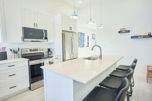 Superior Apartment | Private kitchen | Full-size fridge, microwave, oven, stovetop
