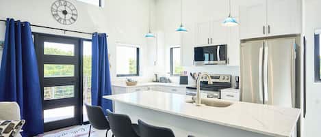 Departamento superior | Área de sala de estar | Smart TV de 43 pulgadas con canales digitales y Netflix