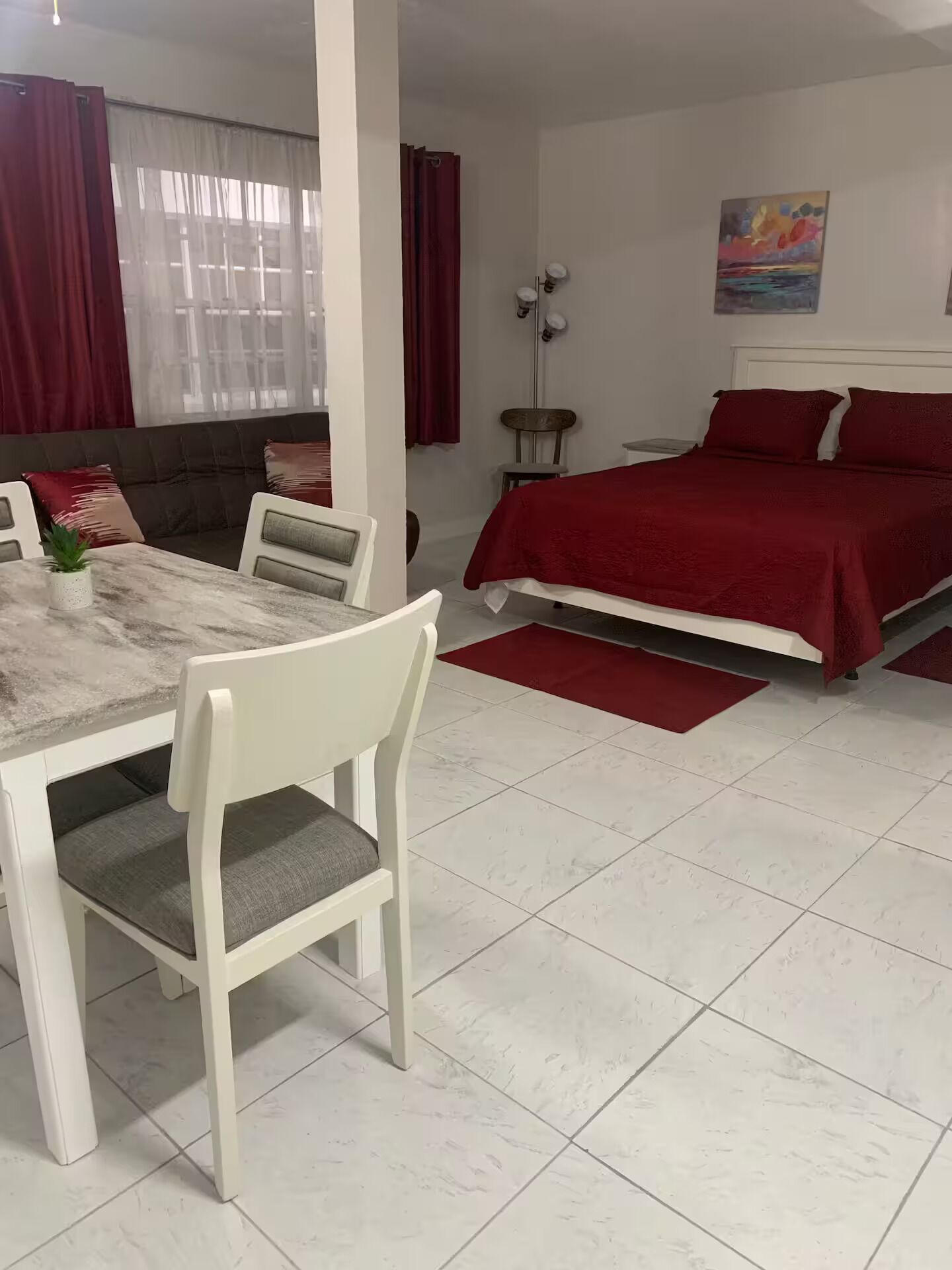 1 habitación, tabla de planchar con plancha, wifi y ropa de cama 