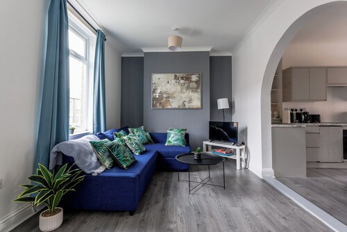 3 Bed House - Sleeps 5 - Parking - Wifi