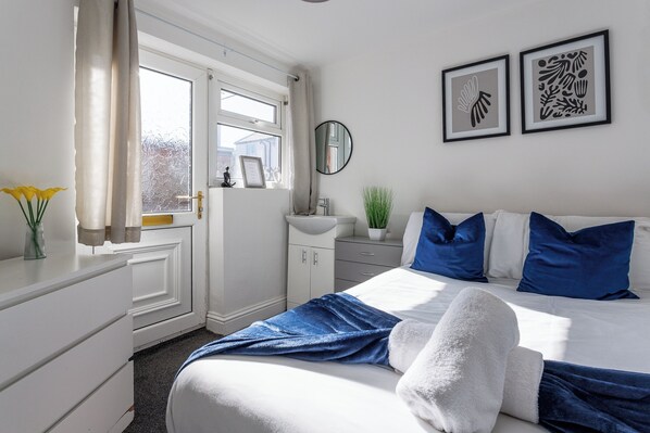 3 chambres, fer et planche à repasser, Wi-Fi gratuit, draps fournis