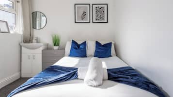 3 bedrooms, iron/ironing board, free WiFi, bed sheets