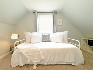 1 dormitorio, escritorio, tabla de planchar con plancha y wifi gratis
