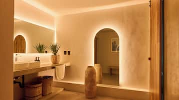 Suite – comfort | Bad | Separat badekar og dusj, håndklær, såpe og sjampo