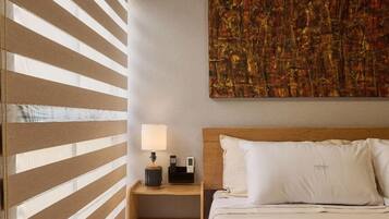 أغطية فراش متميزة ومساحة عمل للكمبيوتر المحمول وواي فاي مجانًا