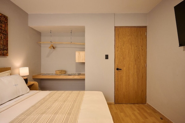 Comfort Suite | Premium bedding, laptop workspace, free WiFi, bed sheets