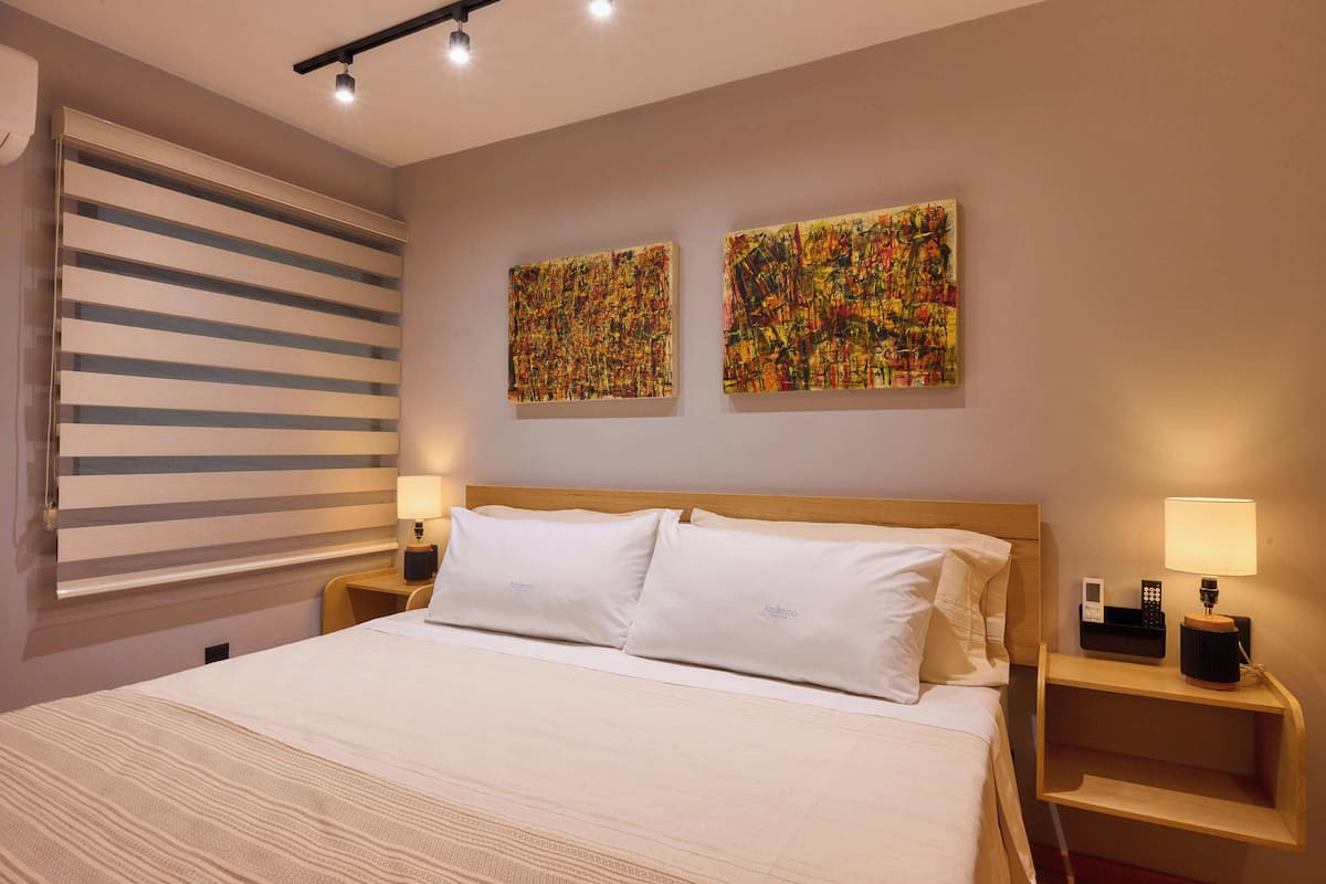 Elite Suite | Premium bedding, laptop workspace, free WiFi, bed sheets