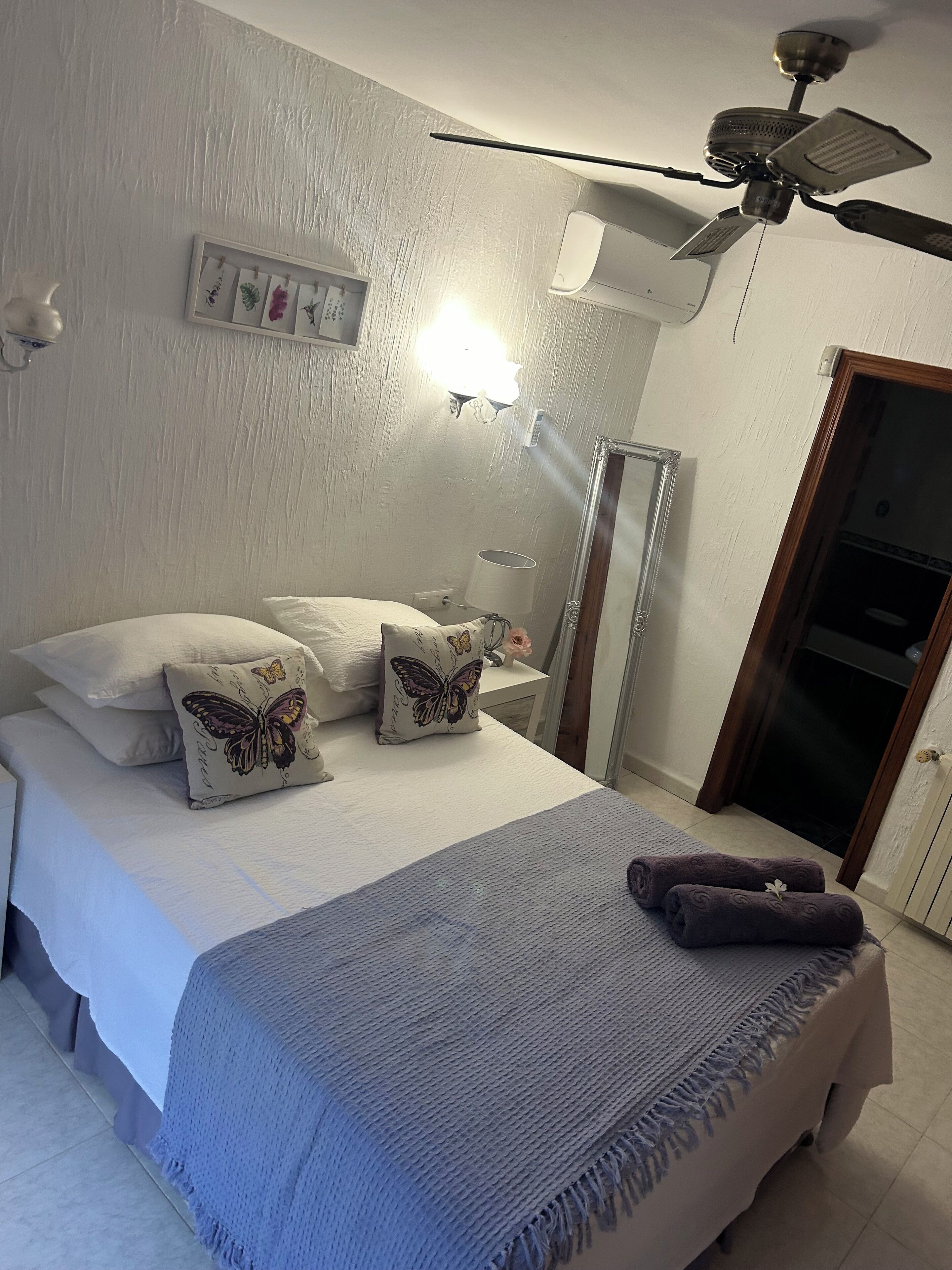 3 dormitoris, planxa i posts de planxar, wifi i roba de llit 