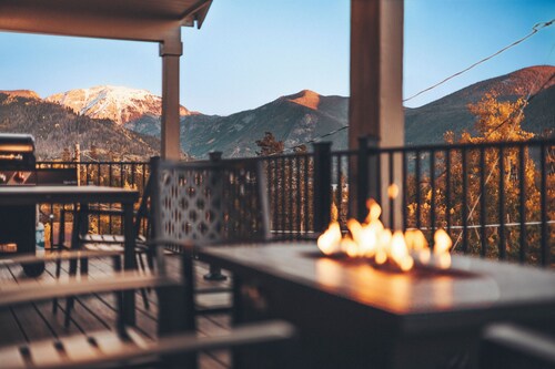 NEW Build Modern Home, Stunning Lake Views, Steps to Town!