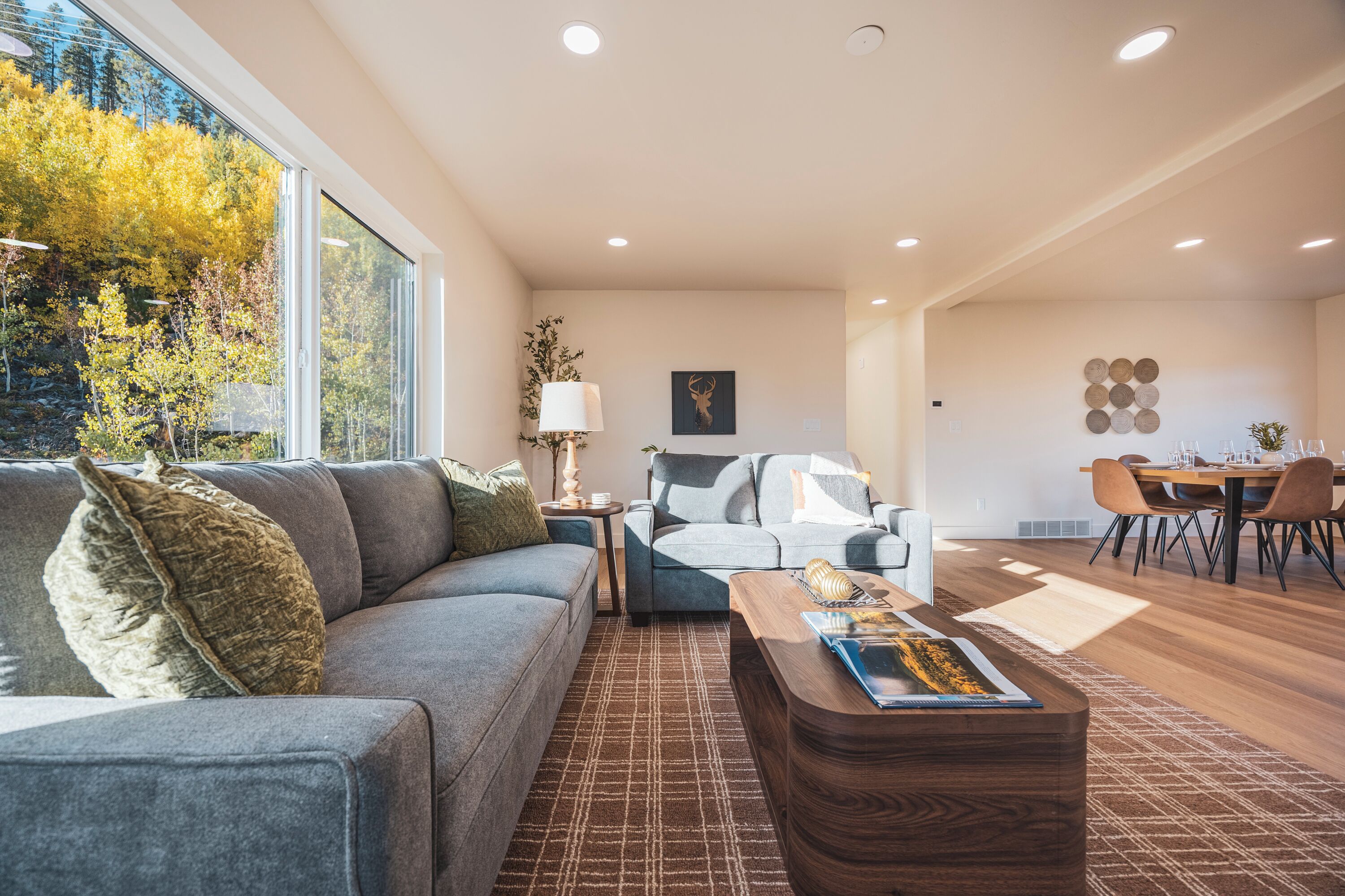 智能电视、壁炉、桌上足球