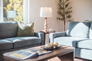 تلفزيون ذكي، مدفأة، كرة قدم الطاولة