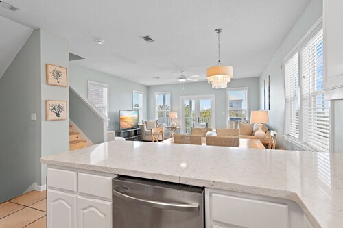 Toes In The Water on 30a!  4-bed directly on 30a!  Steps to pool and beach.