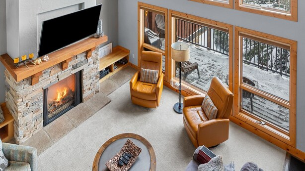 Living area - Bornholm Lodge - Ski-In/Ski-Out with Hot Tub (Sandpoint)