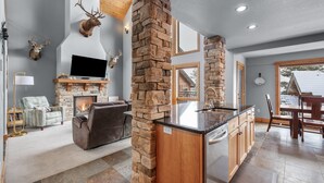 Interior - Bornholm Lodge - Ski-In/Ski-Out with Hot Tub (Sandpoint)