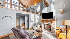 Living area - Bornholm Lodge - Ski-In/Ski-Out with Hot Tub (Sandpoint)