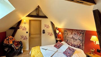 Bureau, fer et planche Ă  repasser, lit parapluie, Wi-Fi gratuit