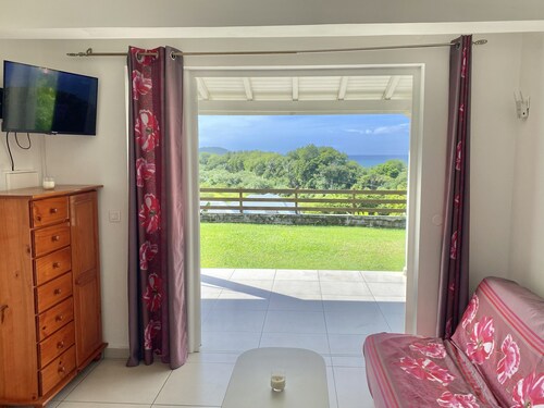 Villa Blessing- logement calme climatisé avec terrasse privée à 300m de la plage