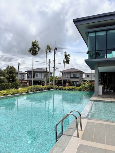 3-bedroom villa & 15 min to Bangtao beach