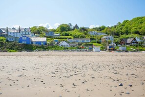 Beach - Brynrhedyn, Tresaith (Tresaith)