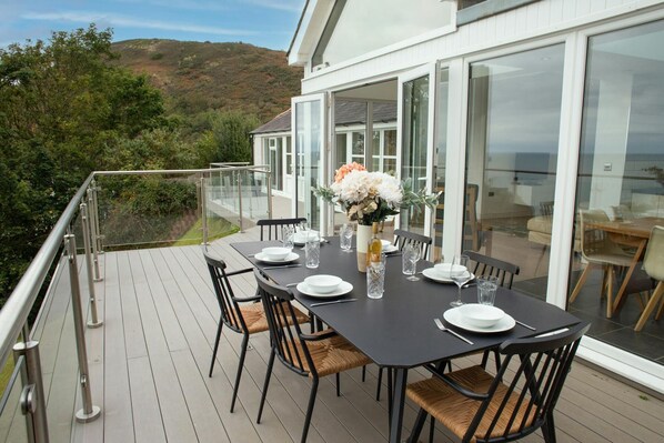 Outdoor dining - Brynrhedyn, Tresaith (Tresaith)