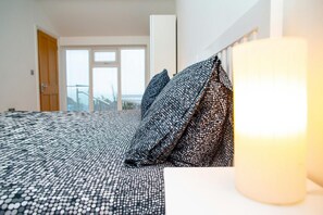 3 bedrooms, free WiFi, bed sheets - Brynrhedyn, Tresaith (Tresaith)