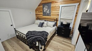 Tabla de planchar con plancha, wifi gratis, ropa de cama