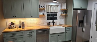 BRAND NEW 4-bedroom 3-bathroom "Cottage on Conrad"