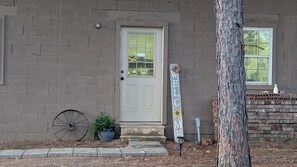 Exterior detail - Quiet one bedroom apartment near Dardanelle Lake on 10 Acres (Knoxville)