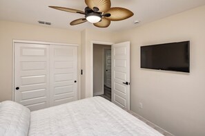 4 bedrooms, iron/ironing board, WiFi, bed sheets