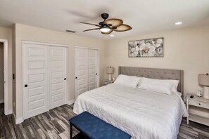 4 habitaciones, tabla de planchar con plancha, wifi y ropa de cama 