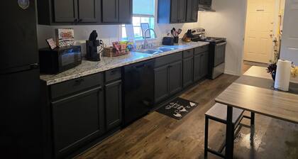 Charming 2-bedroom house in lovely Tyler with AC