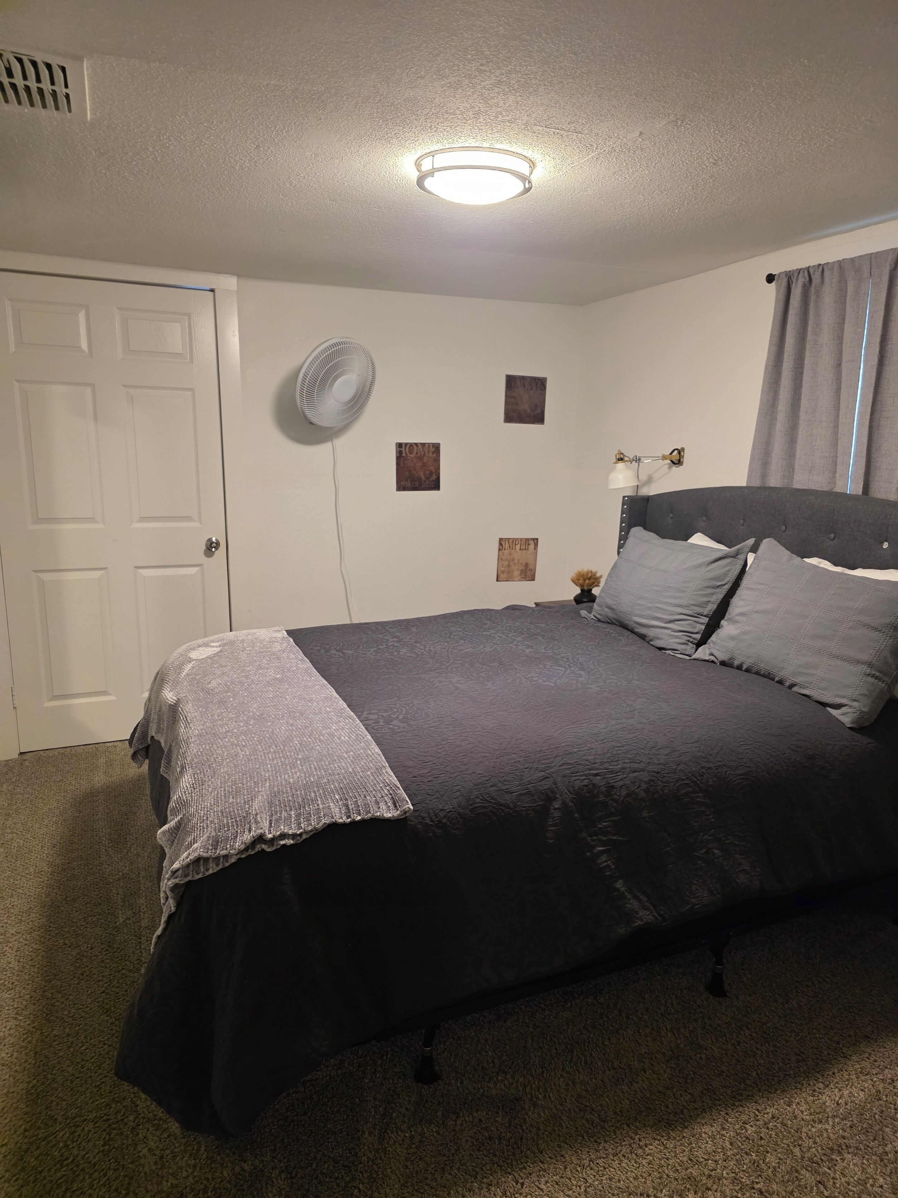 2 室のベッドルーム、アイロン / アイロン台、WiFi、ベッドシーツ