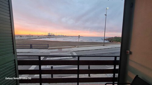 Apartment in front of the sea