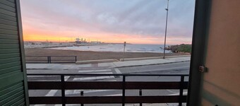 Apartment in front of the sea