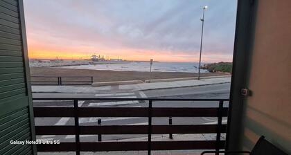 Apartment in front of the sea