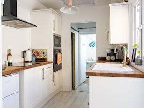 Fridge, microwave, oven, coffee/tea maker