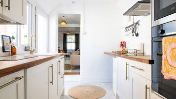 Fridge, microwave, oven, coffee/tea maker