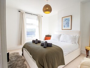 2 عدّة غرف نوم ومكواة/لوح كي وواي فاي مجانًا وملاءات أسرّة